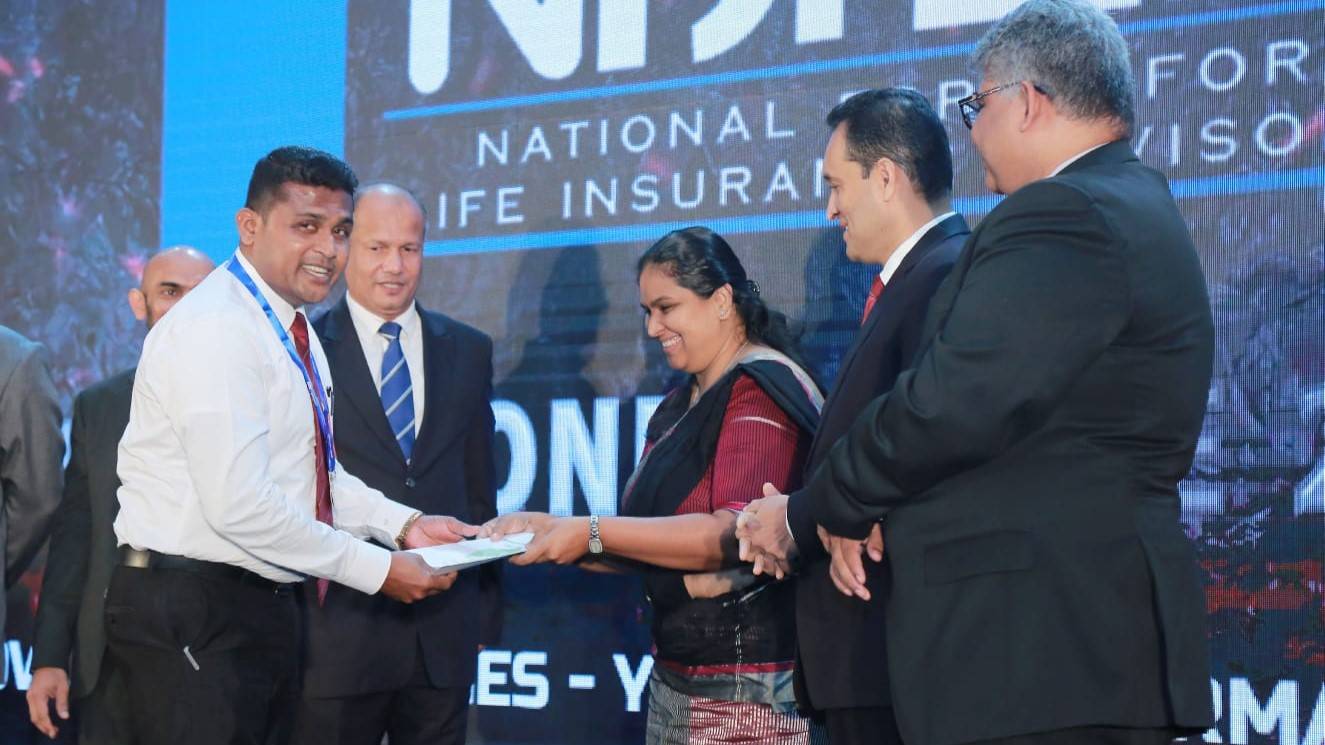 You are currently viewing Ceylinco Life’s A. I. P. Manjula wins double Gold at National Life Insurance Awards