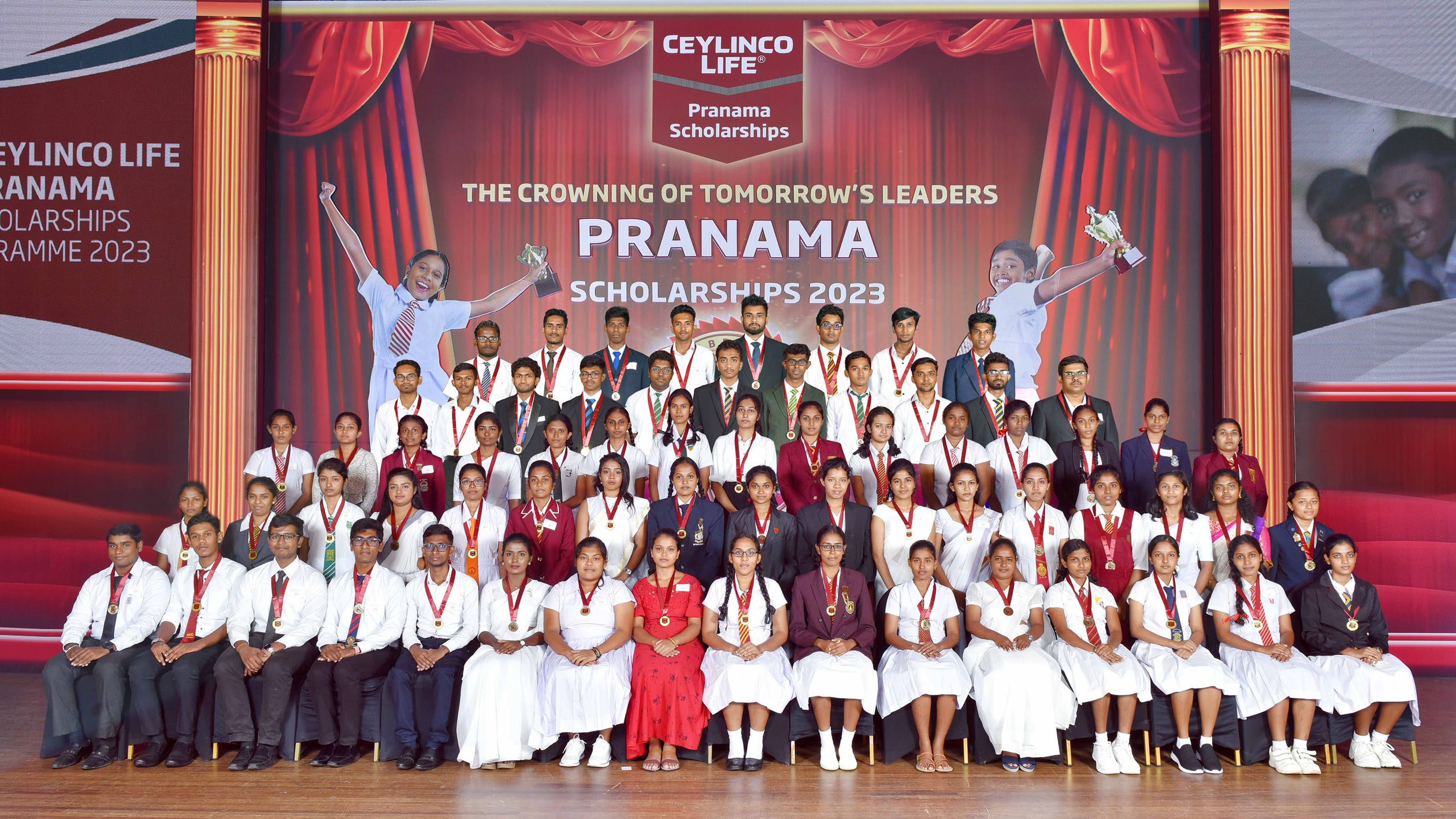 A group of Ceylinco Life ‘Pranama’ Scholarship winners