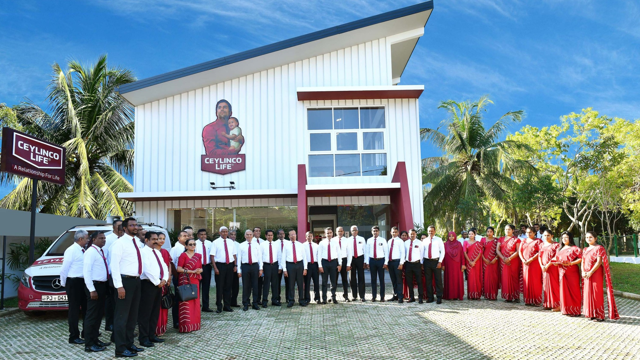 Read more about the article සෙලින්කෝ ලයිෆ් අම්බන්තොට නගරයේ ප්‍රථම පරිසර හිතකාමී රක්ෂණ ශාඛාව විවෘත කරයි